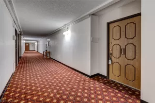 Photo #3: 2412682 Listing