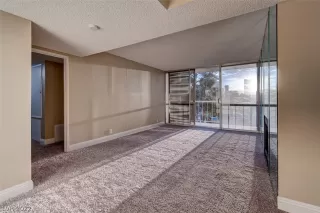 Photo #4: 2412682 Listing