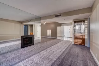 Photo #5: 2412682 Listing