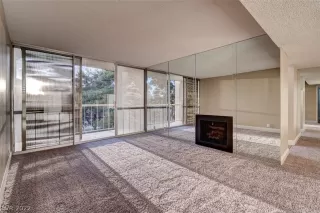 Photo #6: 2412682 Listing