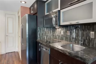 Photo #3: 2412691 Listing 