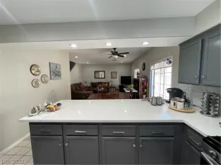 Photo #3: 2412692 Listing