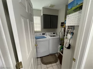 Photo #4: 2412692 Listing