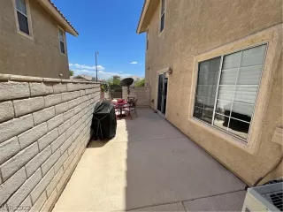 Photo #5: 2412692 Listing