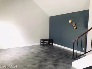 Photo #2: 2412697 Listing 