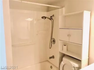 Photo #5: 2412697 Listing 