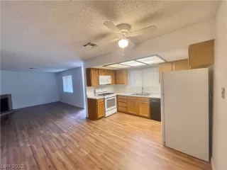 Photo #4: 2412721 Listing 