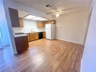 Photo #5: 2412721 Listing 