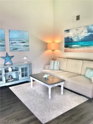 Photo #4: 2412726 Listing 