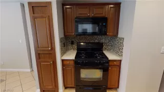 Photo #5: 2412752 Listing 