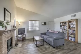 Photo #5: 2412754 Listing