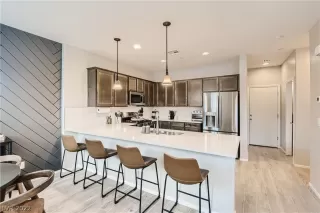 Photo #3: 2412779 Listing 