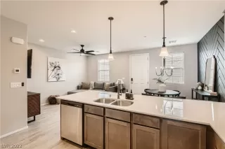 Photo #5: 2412779 Listing 