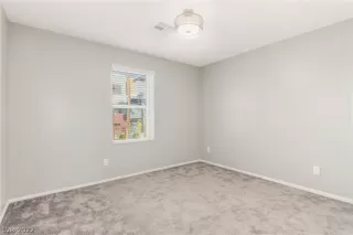 Photo #5: 2412802 Listing 