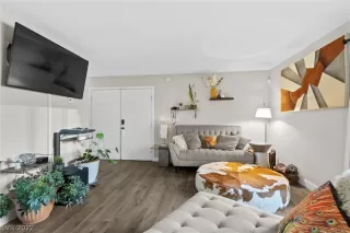 Photo #2: 2412809 Listing