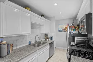 Photo #6: 2412809 Listing