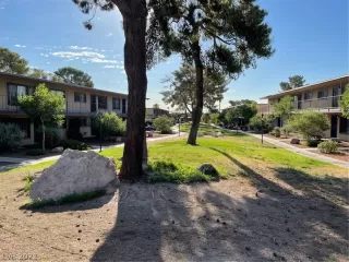 Photo #3: 2412827 Listing