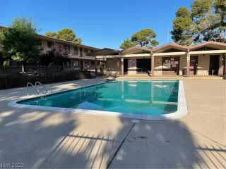 Photo #4: 2412827 Listing