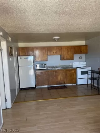 Photo #5: 2412827 Listing