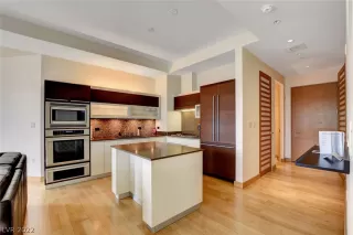 Photo #3: 2412851 Listing