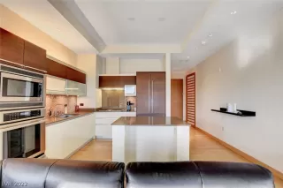 Photo #4: 2412851 Listing