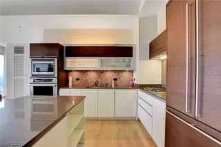 Photo #5: 2412851 Listing