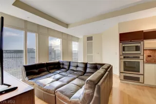 Photo #6: 2412851 Listing