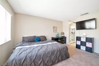 Photo #4: 2412858 Listing