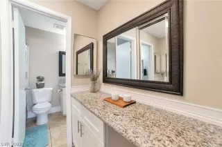 Photo #5: 2412858 Listing