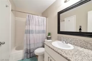 Photo #6: 2412858 Listing