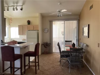 Photo #4: 2412875 Listing