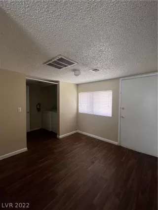 Photo #3: 2412899 Listing 