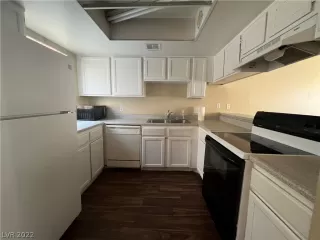 Photo #4: 2412899 Listing 