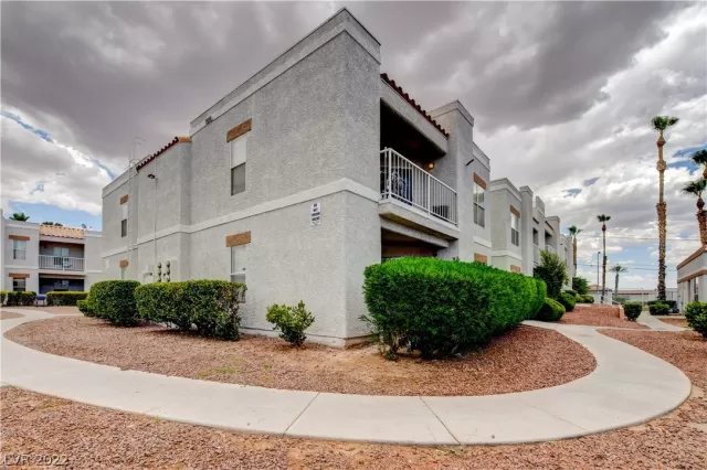 MLS: 2412904 Condo For Sale