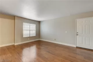 Photo #4: 2412904 Listing