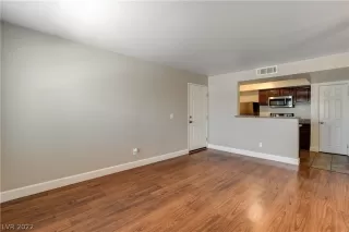 Photo #5: 2412904 Listing