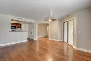 Photo #6: 2412904 Listing