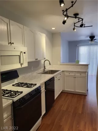 Photo #3: 2412906 Listing 