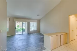 Photo #2: 2412919 Listing