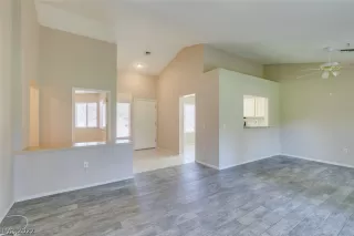 Photo #4: 2412919 Listing