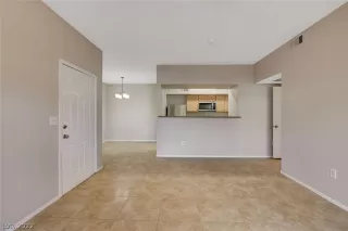 Photo #6: 2412959 Listing