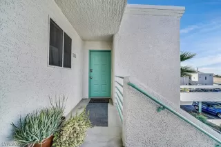 Photo #1: 2412994 Listing