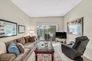 Photo #2: 2412994 Listing