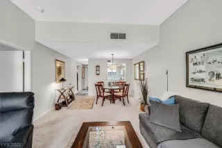 Photo #3: 2412994 Listing