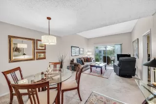 Photo #4: 2412994 Listing