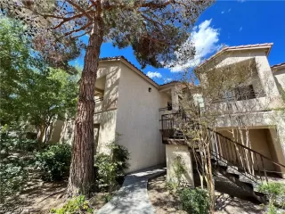 Photo #2: 2413011 Listing