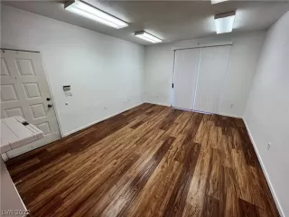 Photo #3: 2413011 Listing