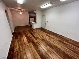 Photo #4: 2413011 Listing