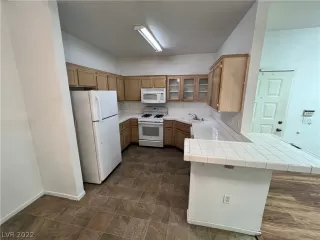 Photo #6: 2413011 Listing