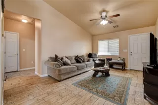 Photo #6: 2413073 Listing